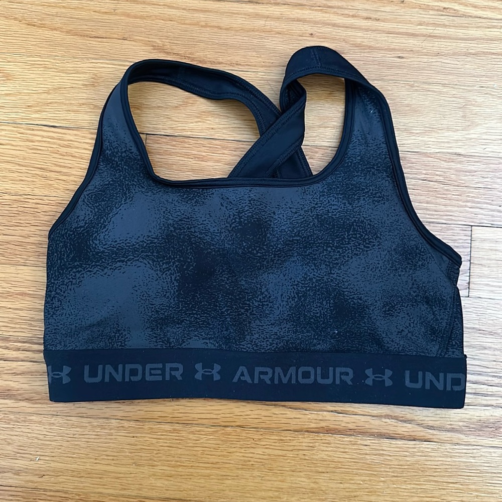 Women’s UnderArmor sports bra size M